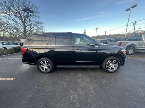 Used 2024 Ford Expedition Limited image 4