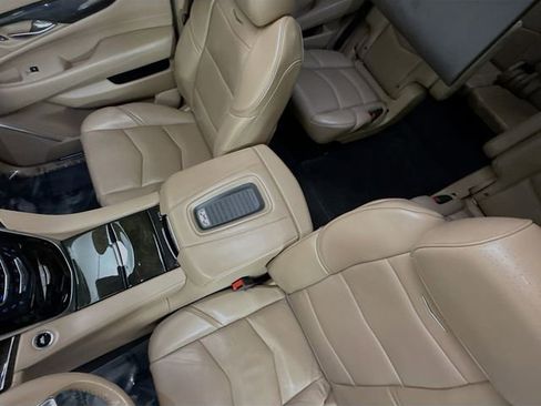 Used 2020 Cadillac Escalade Platinum image 25
