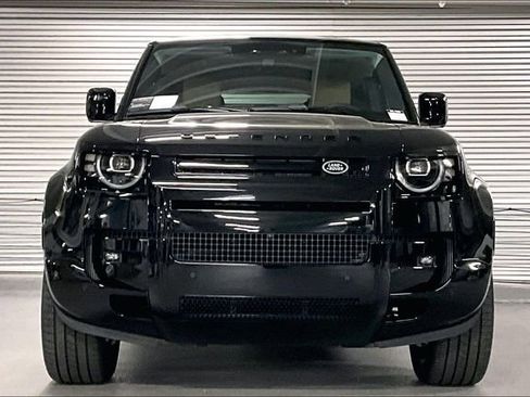 New 2026 Land Rover Defender 110 X-Dynamic SE image 2