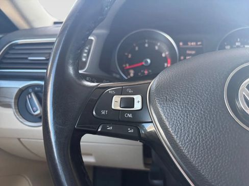 Used 2017 Volkswagen Passat 1.8T SE FWD image 30