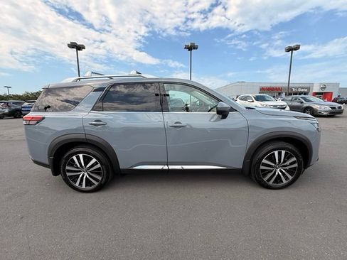 Certified 2024 Nissan Pathfinder Platinum w/ Cargo Package AWD/4WD image 4