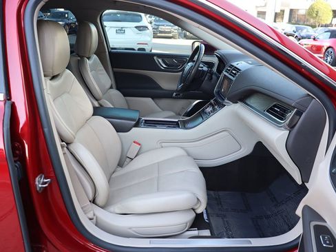 Used 2020 Lincoln Continental w/ Premium Package image 31