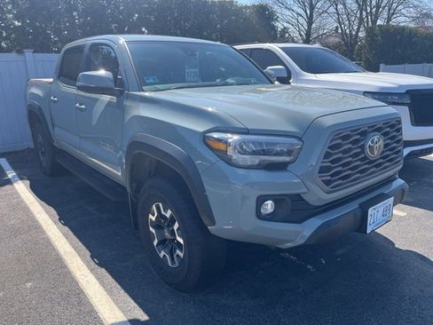 Used 2023 Toyota Tacoma TRD Off-Road image 2