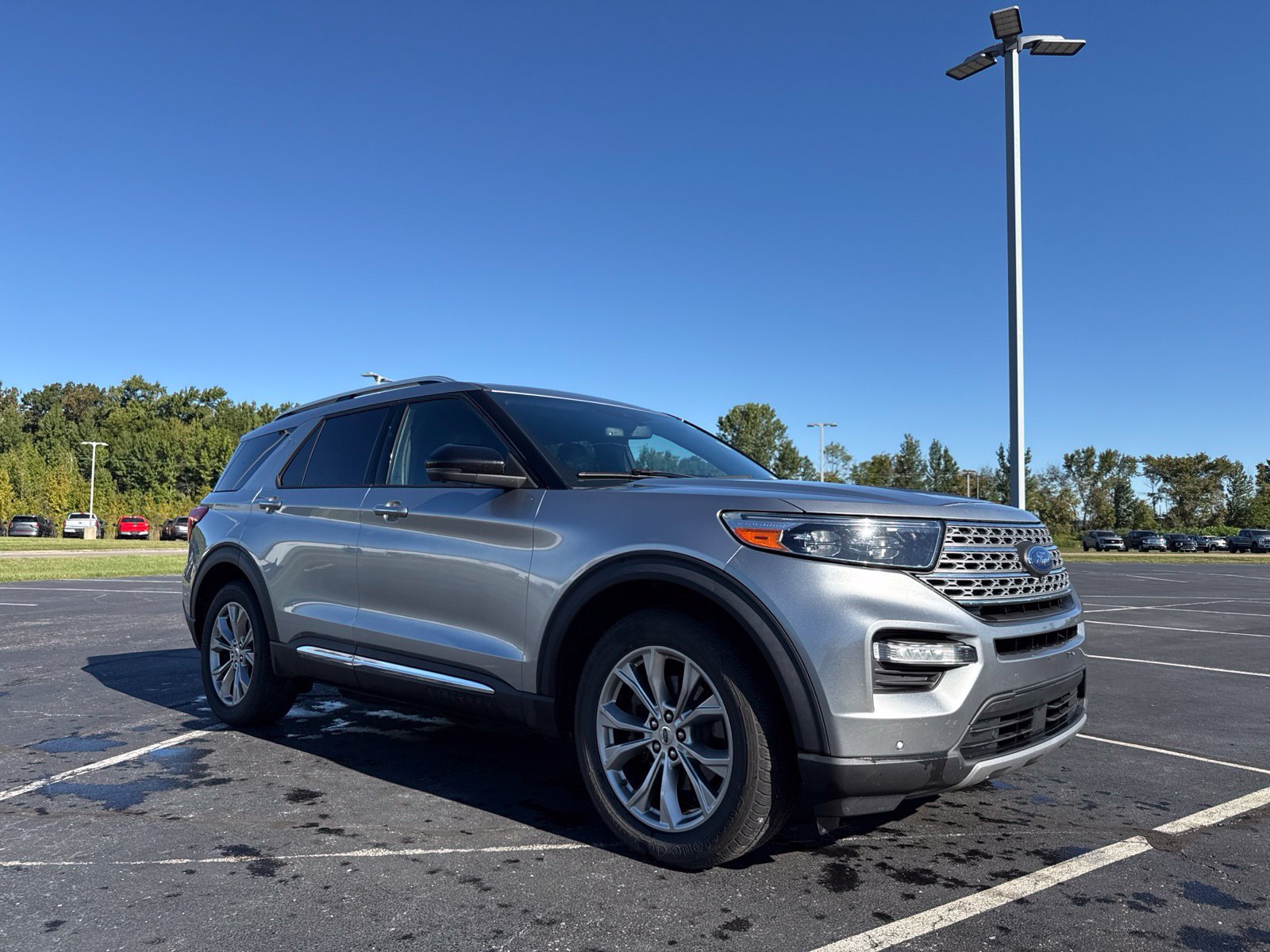 Used 2020 Ford Explorer Limited AWD/4WD image 3