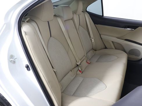 Used 2021 Toyota Camry LE image 28