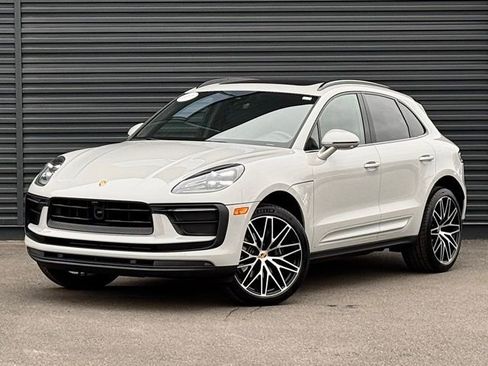 Certified 2025 Porsche Macan image 1