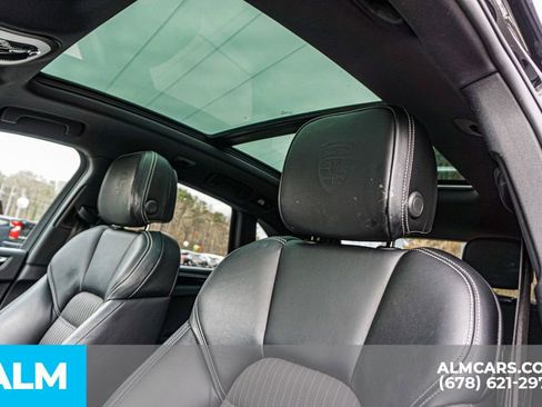 Used 2023 Porsche Macan Turbo image 18