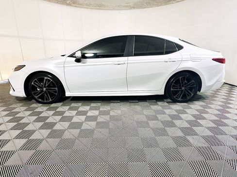 Used 2025 Toyota Camry XSE FWD image 6
