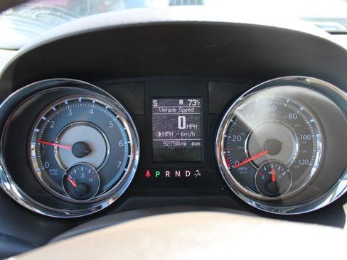 Used 2013 Chrysler Town & Country Touring image 26