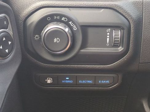 Used 2023 Jeep Wrangler Unlimited Sahara w/ Cold Weather Group AWD/4WD image 16