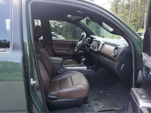 Used 2021 Toyota Tacoma Limited AWD/4WD image 17