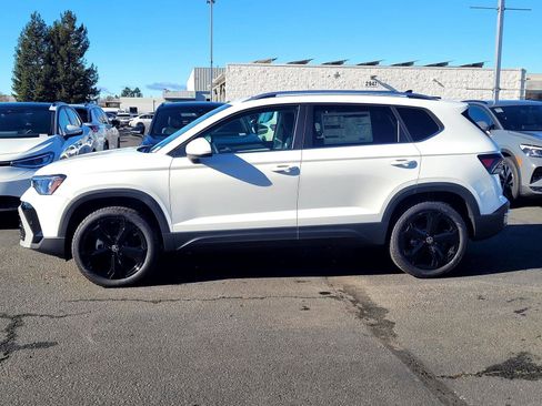 New 2026 Volkswagen Taos SEL image 7