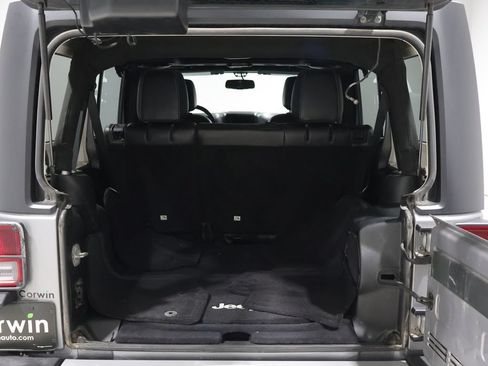Used 2014 Jeep Wrangler Unlimited Sahara w/ Trailer Tow Group AWD/4WD image 4