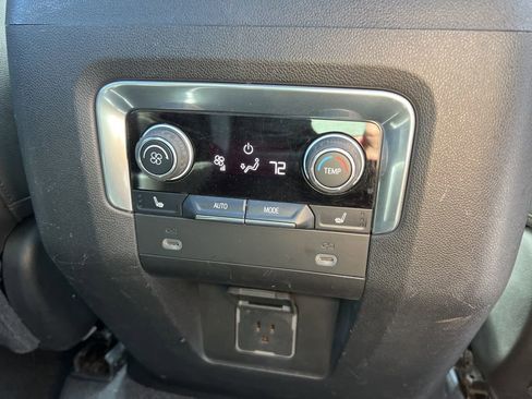 Used 2021 Chevrolet Tahoe Premier w/ Premium Package AWD/4WD image 28