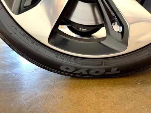 Used 2019 Bentley Bentayga image 94