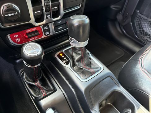 Used 2021 Jeep Wrangler Unlimited Rubicon AWD/4WD image 24