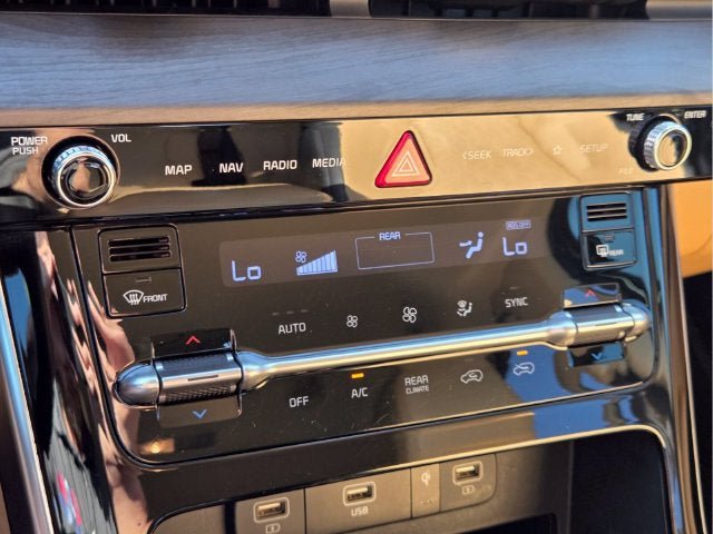 Used 2024 Kia Carnival EX FWD image 30