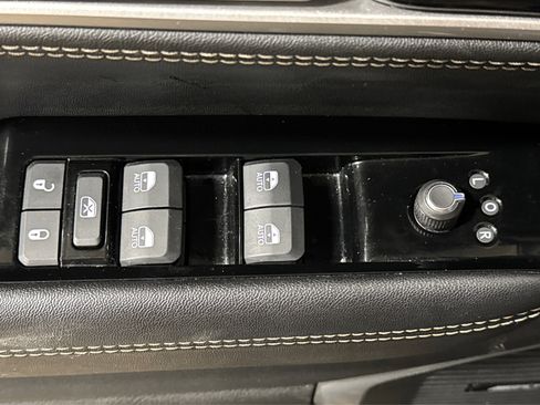 Used 2024 Jeep Wagoneer Series II w/ Flexible Seating Group image 17