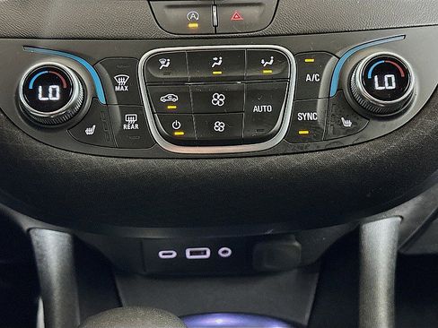 Used 2022 Chevrolet Malibu LT FWD image 16