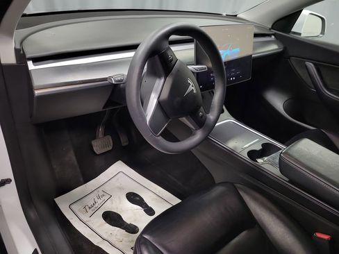 Used 2022 Tesla Model Y Long Range image 13