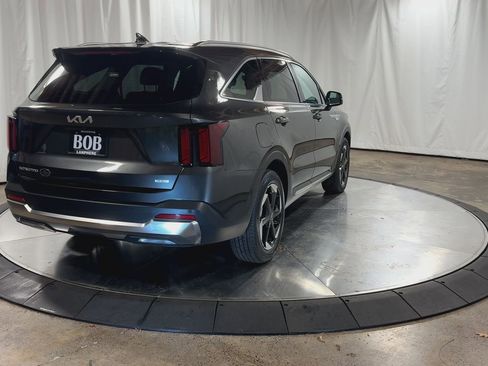 Certified 2025 Kia Sorento EX image 8
