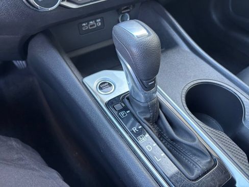 Used 2025 Nissan Altima 2.5 SV FWD image 41