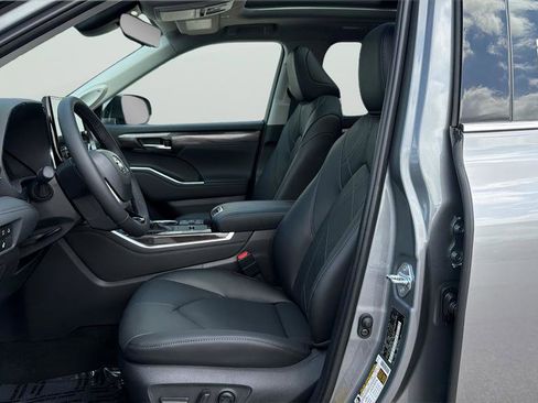 Used 2026 Toyota Highlander Platinum image 23