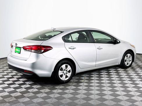 Used 2017 Kia Forte LX image 10