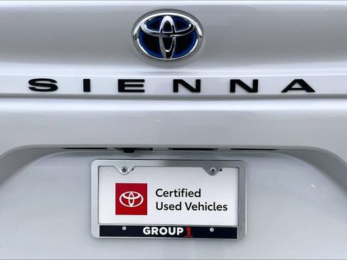 Used 2024 Toyota Sienna XLE FWD image 10