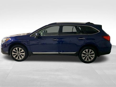 Used 2017 Subaru Outback 2.5i Touring image 3