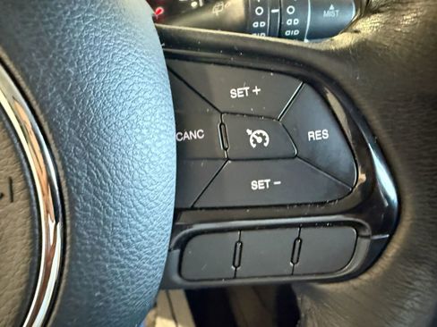 Used 2017 Jeep Renegade Altitude image 20