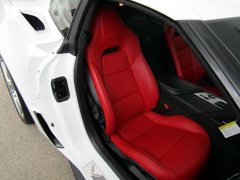 Used 2018 Chevrolet Corvette Grand Sport RWD image 12
