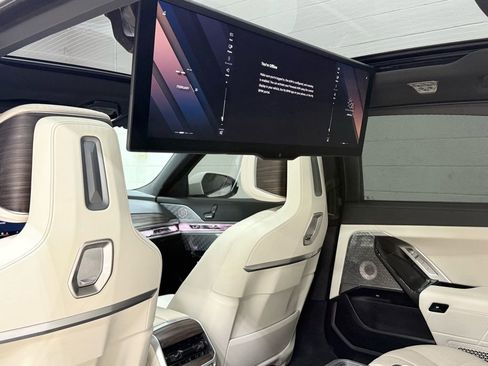 Used 2024 BMW 760i xDrive w/ Premium Package image 67