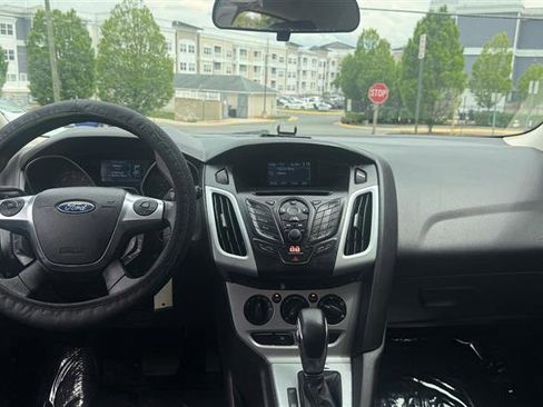 Used 2012 Ford Focus SE FWD image 22