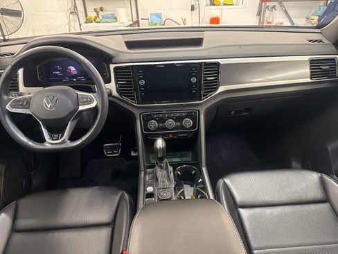 Certified 2022 Volkswagen Atlas Cross Sport SEL R-Line image 10