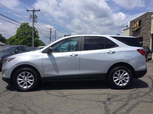 Used 2021 Chevrolet Equinox LS w/ LS Convenience Package AWD/4WD image 11