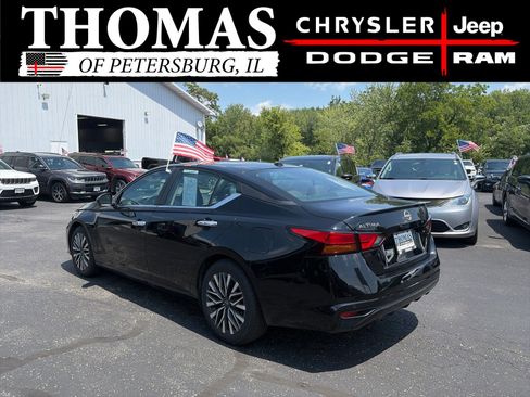 Used 2025 Nissan Altima 2.5 SV FWD image 5