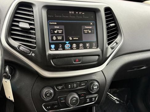 Used 2017 Jeep Cherokee Trailhawk w/ Cold Weather Group AWD/4WD image 10