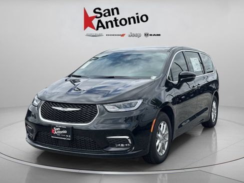 New 2026 Chrysler Pacifica Select FWD image 10