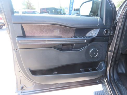 Used 2020 Ford Expedition Limited w/ Equipment Group 301A RWD image 26