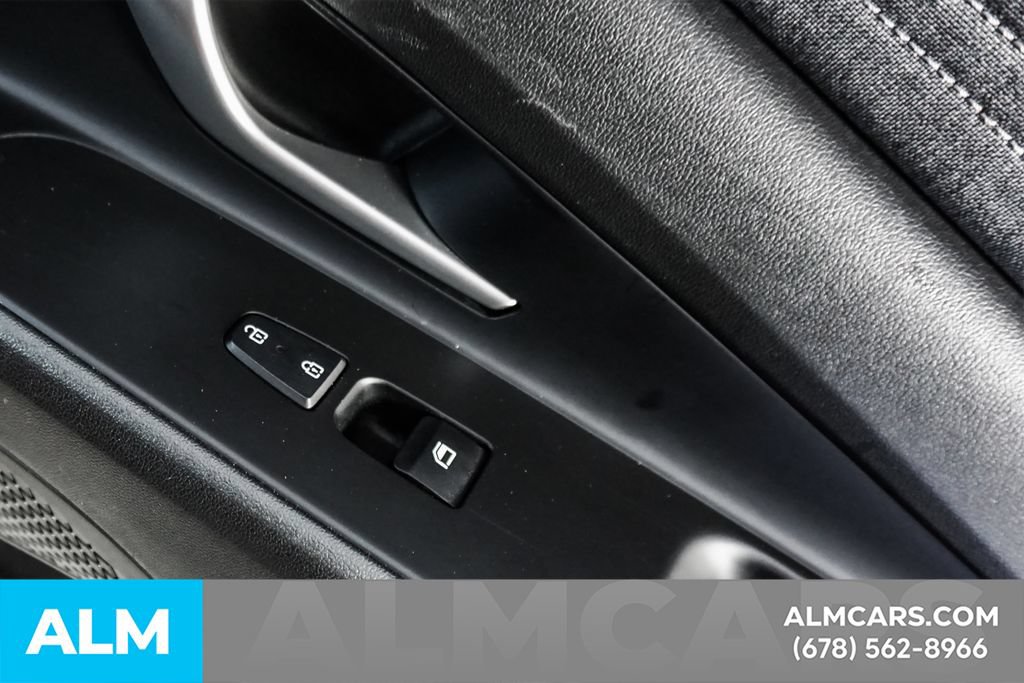 Used 2025 Hyundai Elantra Limited FWD image 44