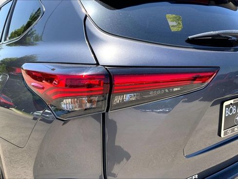 Used 2023 Toyota Highlander XLE AWD/4WD image 23
