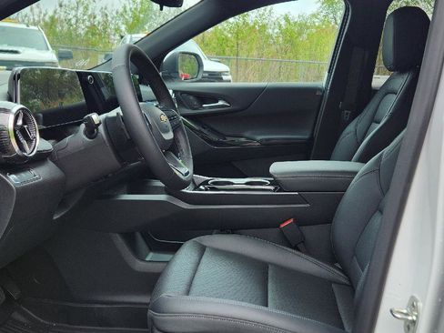 New 2025 Chevrolet Equinox LT w/ Convenience Package II image 10