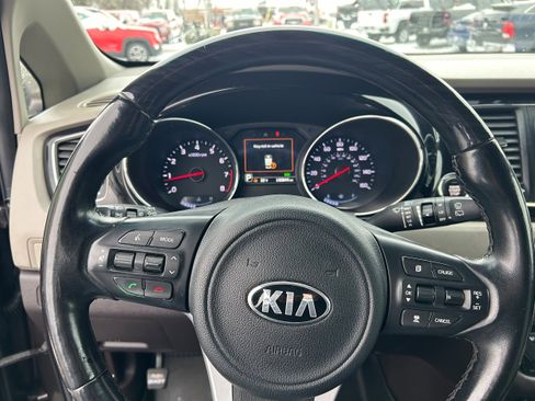 Used 2016 Kia Sedona SX Limited image 11
