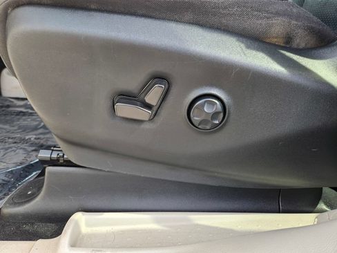 Used 2021 Chrysler Pacifica Touring-L FWD image 12