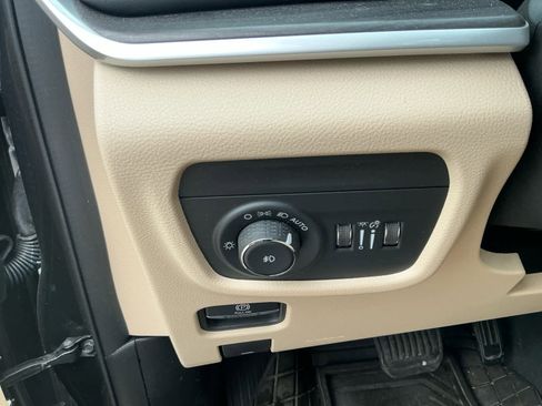 Used 2023 Jeep Grand Cherokee L Limited image 21