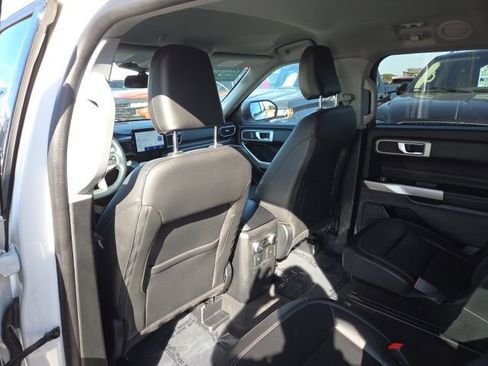 Used 2022 Ford Explorer XLT w/ Equipment Group 202A image 17