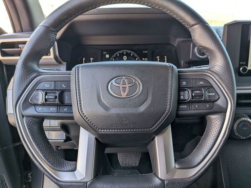 Used 2025 Toyota 4Runner SR5 AWD/4WD image 15
