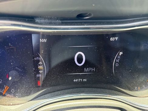 Used 2022 Jeep Grand Cherokee Laredo X AWD/4WD image 3