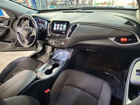 Used 2018 Chevrolet Malibu LT FWD image 19